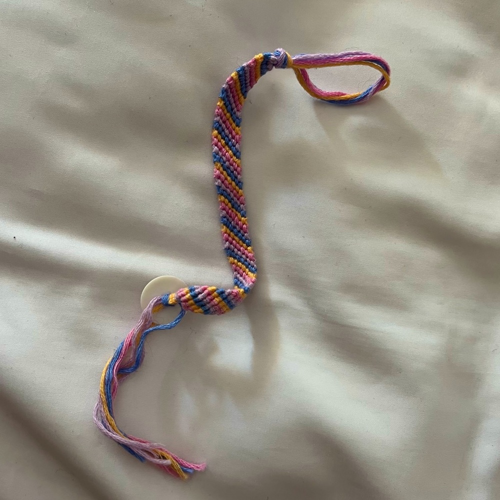 String bracelet - Picture 3 of 3
